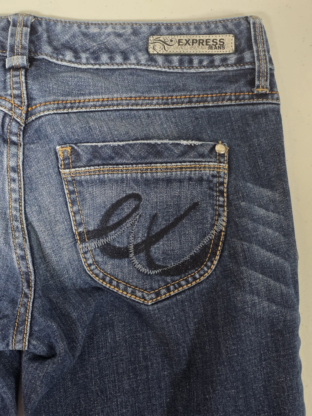 🦋👖✨ Express Stella Low Rise Bootcut Flare Jeans Y2K Medium Wash Size 4 McBling - Picture 4 of 9